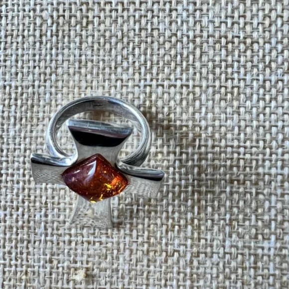 925 & Amber Baltic Cross Ring Size 5 3/4 - Picture 5 of 9
